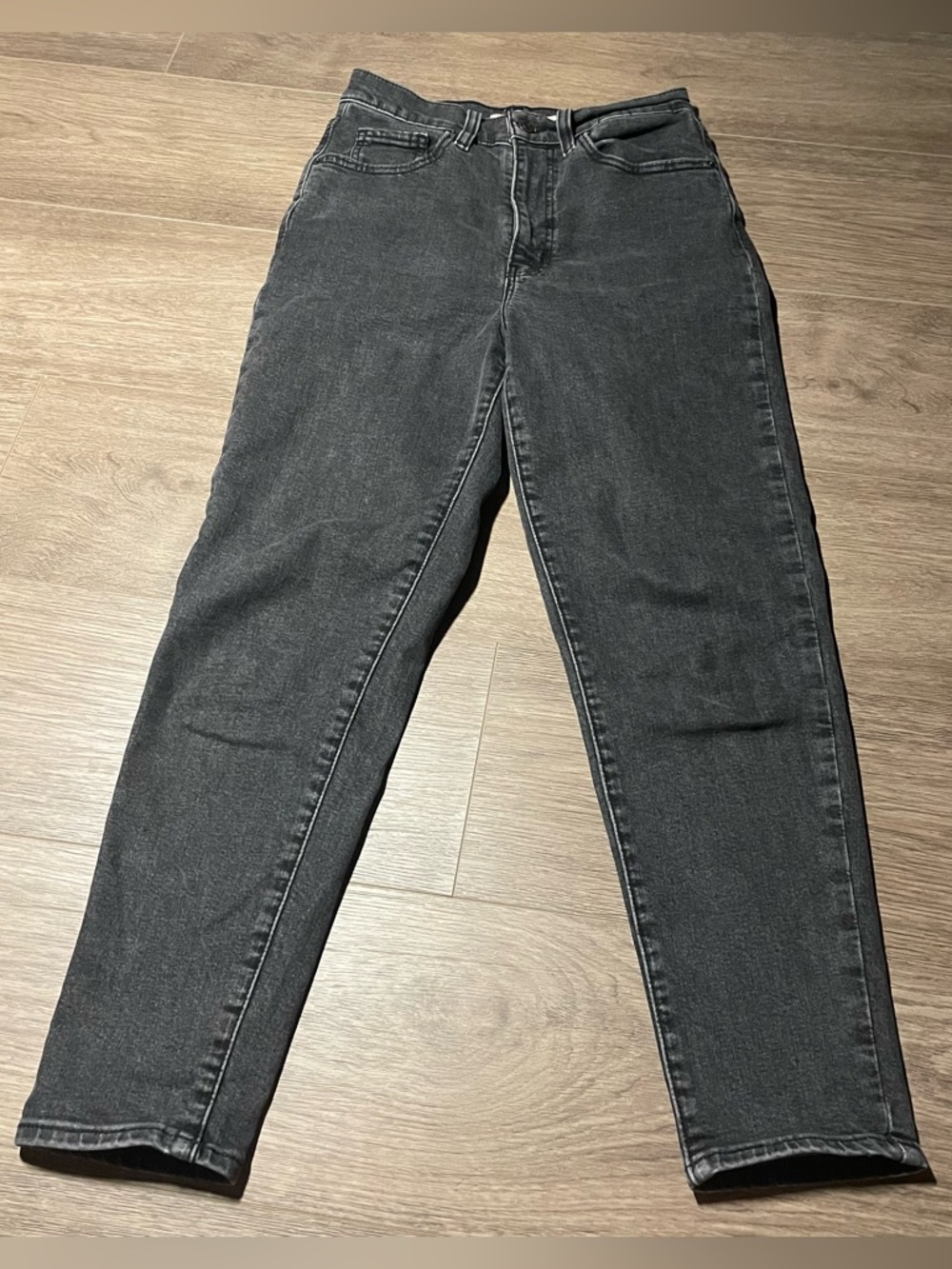 Levi’s High-Waisted Taper Black/Charcoal Mom Jeans Size 27 Casual Classic 90’s